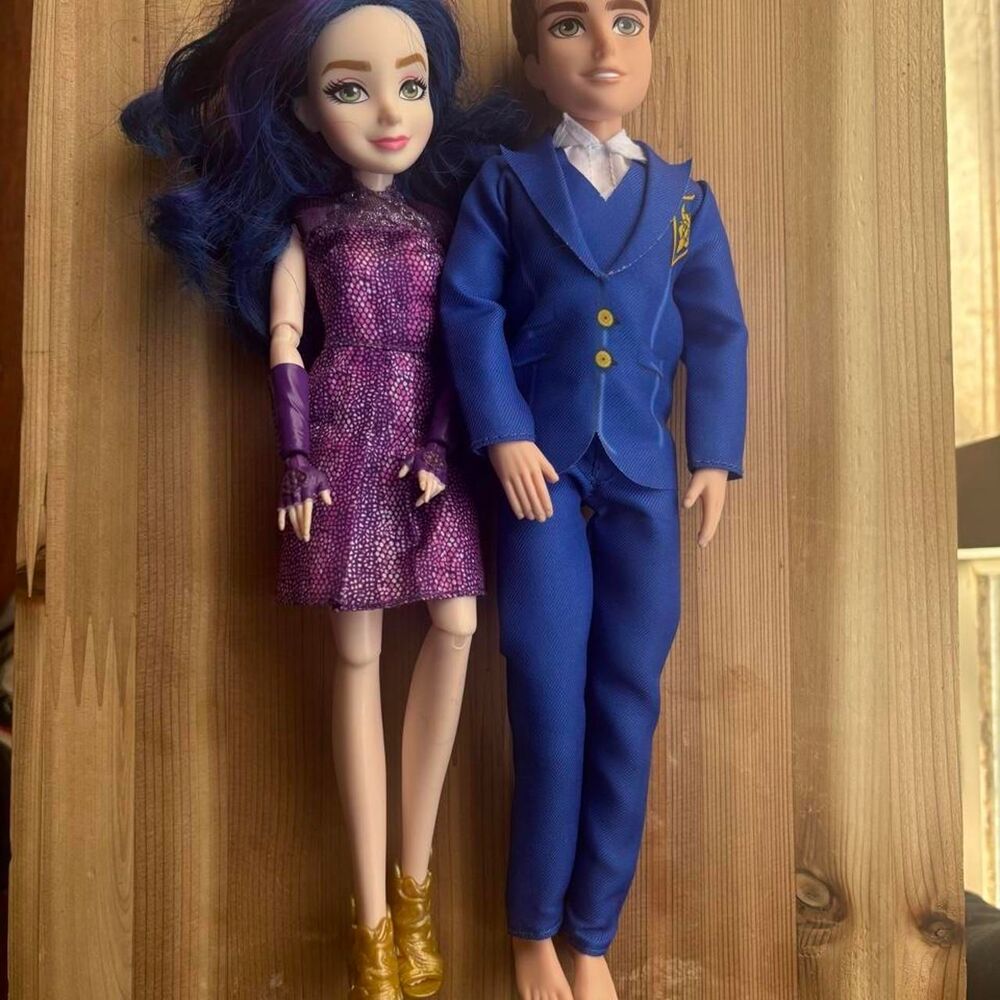 Disney Hasbro DESCENDENT Dolls, Mal & Ben, articulated toys
